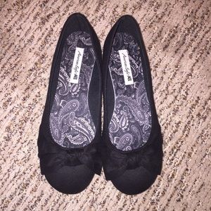 Black Bow Flats
